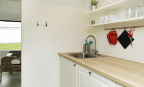 Charming 2-Bedroom 12H Ocean Retreat Summerhouse, Brenderup